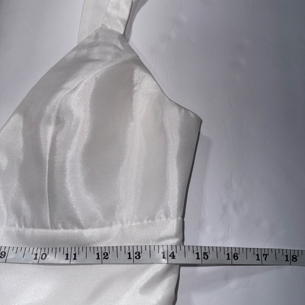 Lulus Manju Elegant sleeveless ivory Wedding Gown Size Medium - Picture 13 of 16